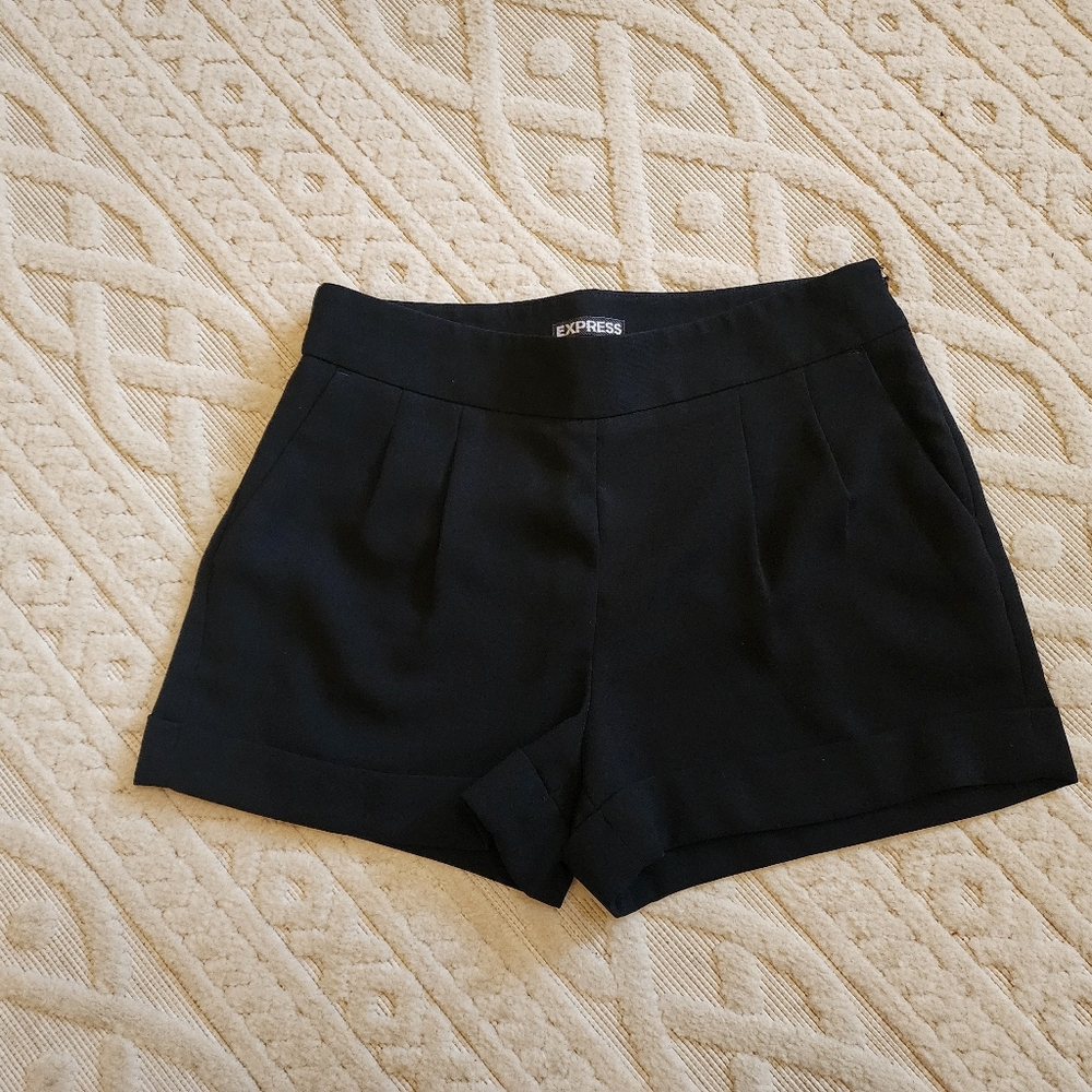 Sz 0 Express Women's Elegant Black Pleated Cuffed High Waist Shorts